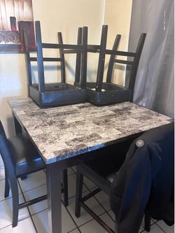 Kitchen table and 4 chairs