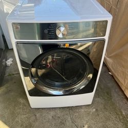 Kenmore dryer semi-new front load electric 220 volts capacity 7•5 with 3 months warranty free delivery in the Oakland area outside the Oakland area th