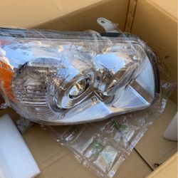 2005-2009 4runner Right Pass Headlight (new)