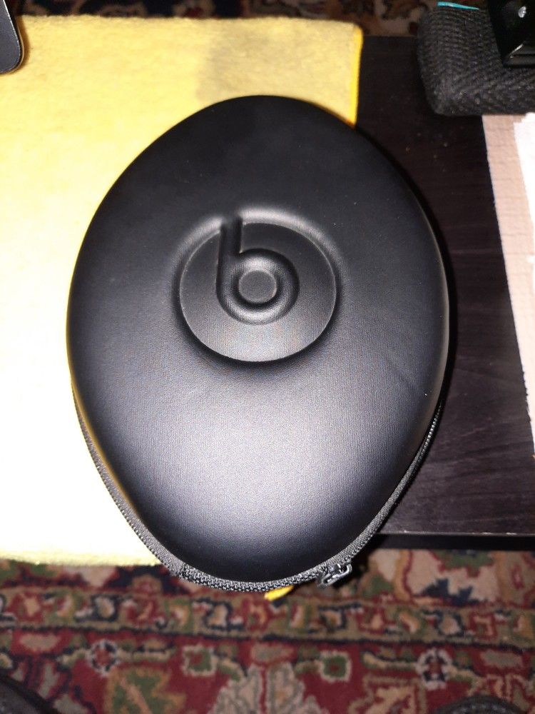 Beats Headphones / with Case