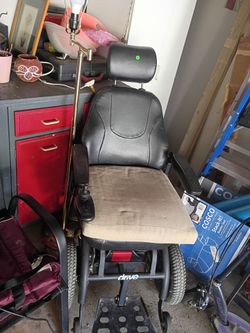 Trident drive electric wheelchair