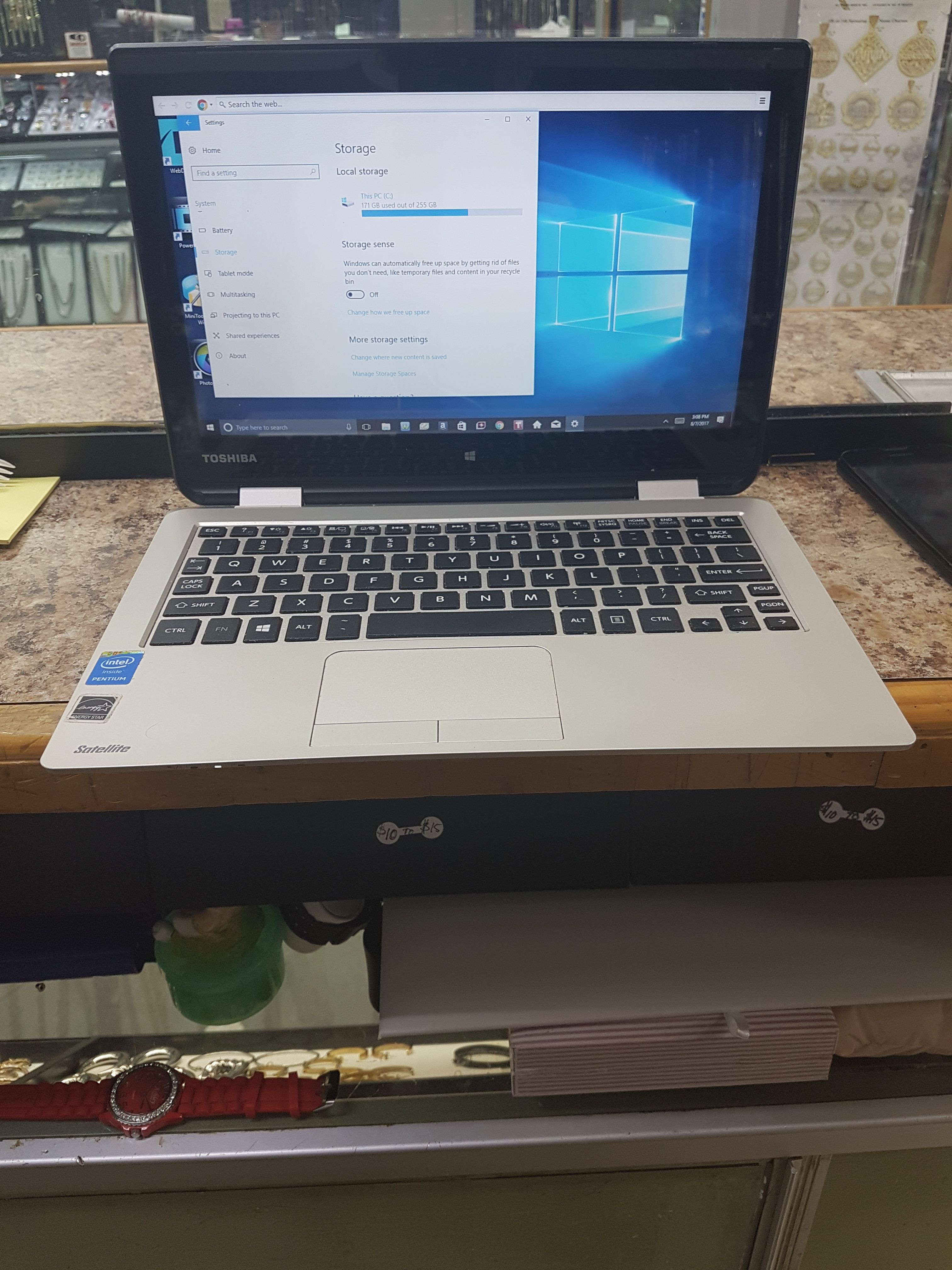Toshiba Satellite L15W-B1208 11.6in.(255 GB, Intel Pentium, 1.6GHz, 4GB) Notebook