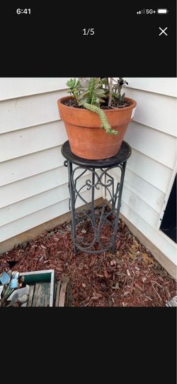 Ornate Design Metal Plant Stand H27”