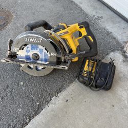 dewalt cordless circular saw with battery and charger
