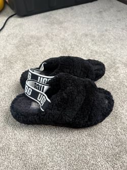 Women’s Ugg slippers size 8