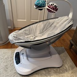💗 4moms MamaRoo Infant Swing – Bluetooth – Like New! 💗