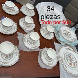 Hermosa Vajilla China De 34 Piezas Está Semi Nueva Pido $60 Por Todo 