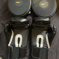 Boxing gloves 