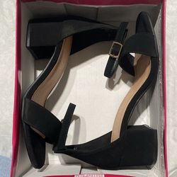 Black heels Size 5