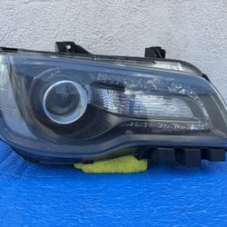 2017 2018 Chrysler 300 Right Passenger Side Headlight OEM