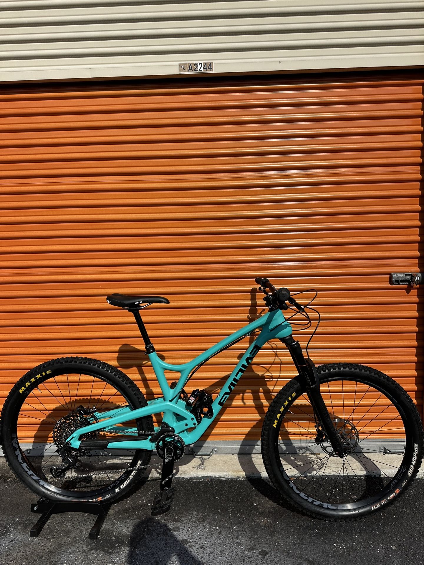 Evil Bikes The Calling X01 Eagle Mountain Bike fool carbon size Medium like new