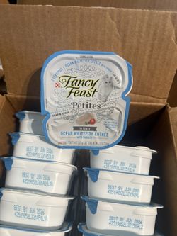 Purina Fancy Feast Petites Ocean Whitefish Entree with Tomato in Gravy Gourmet Wet Cat Food Pate 