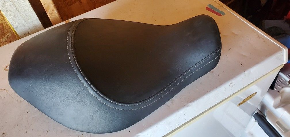 2009 Harley Davidson  Sportster Finger Seat
