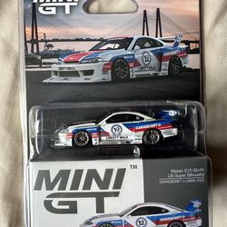 Mini GT Nissan Silvia S15