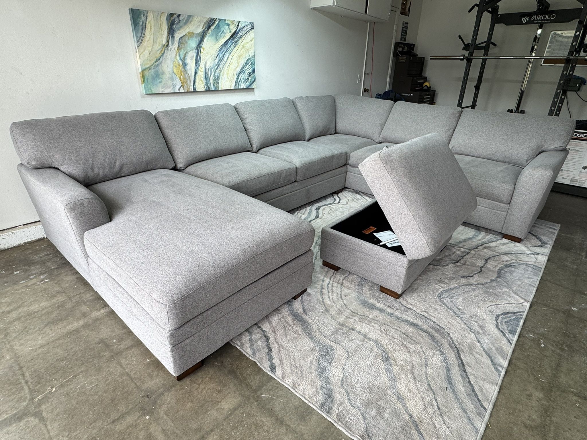 Thomasville sectional couch with ottoman ( Delivery Available )