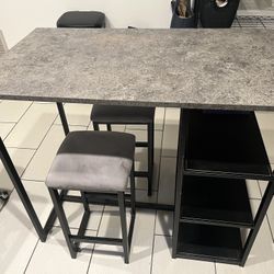 Pub table With 2 Stools