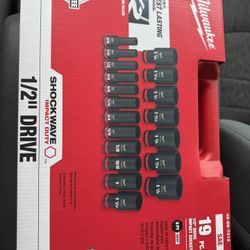 Milwaukee 19pc SAE 1/2 impact socket set 