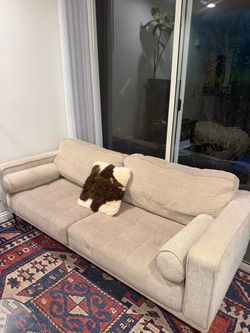 Selling White Couch **PRICE NEGOTIABLE**