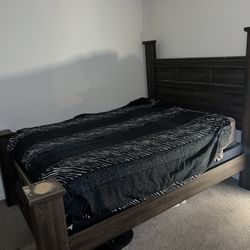 Queen Size Bed In Good Condition 