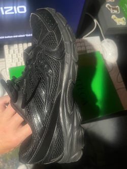 Men’s black saconeys  brand new size 10  want 80 can negotiate