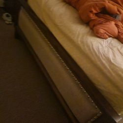 Queen Bedroom Set , 400 Firm Price⁸