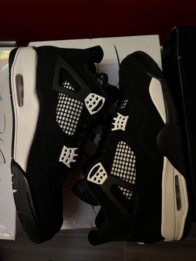 Air Jordan Retro 4 White Thunder Size 11