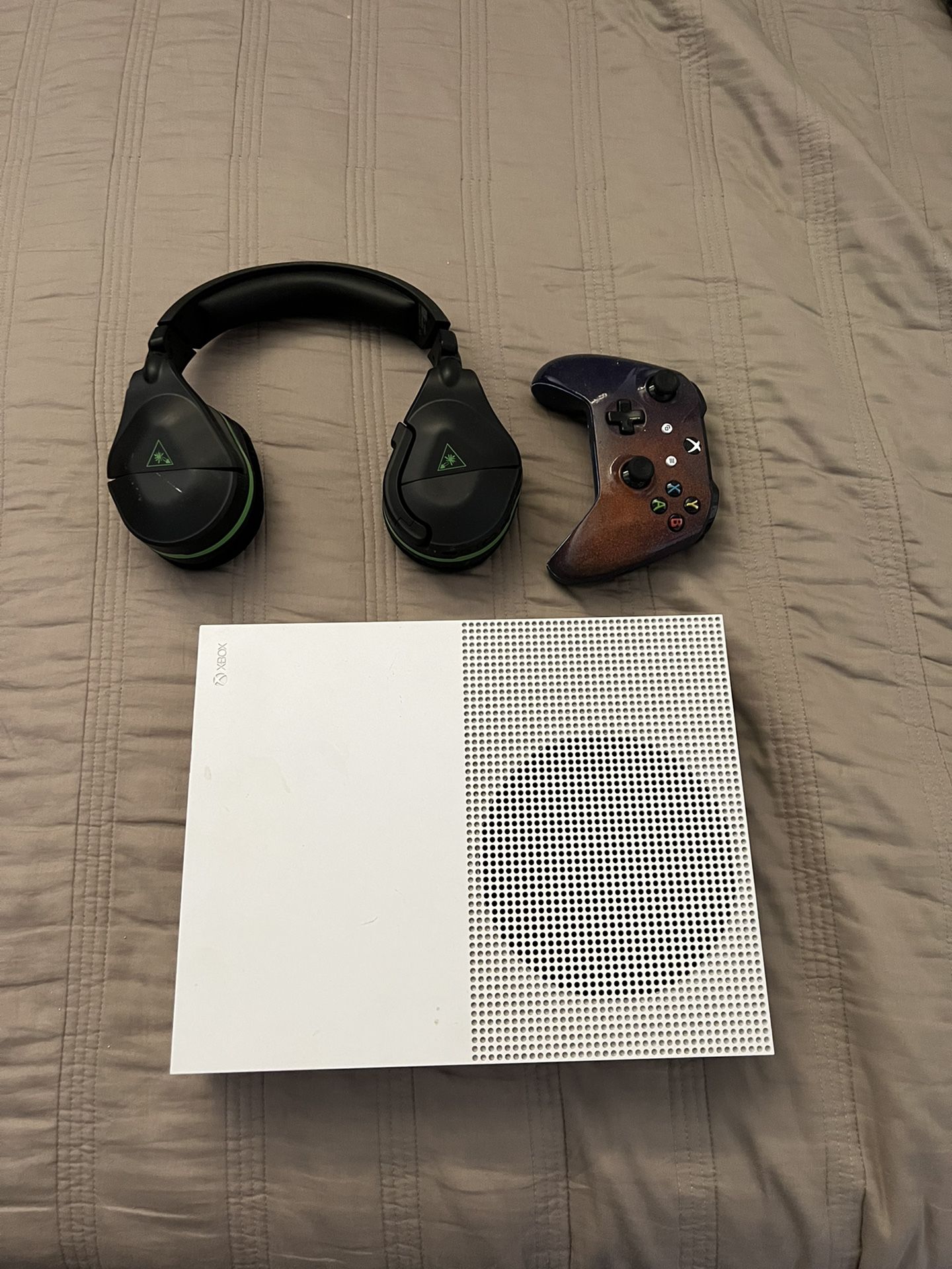 Xbox 1s With Bluetooth Turtle Beach Headset And Custom Controller