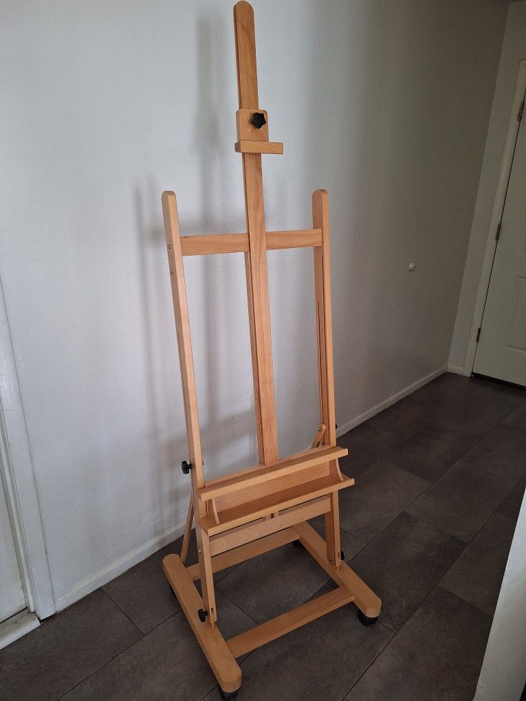 Wood Easle On Wheels