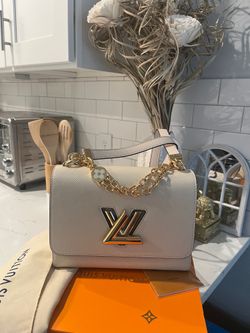Twist MM L..V handbag 👜⭐️