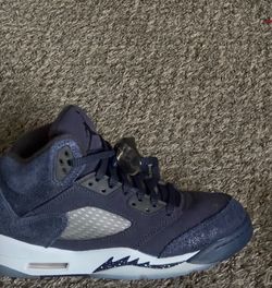 Midnight navy Jordan 5s
