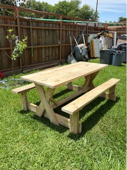 Picnic table