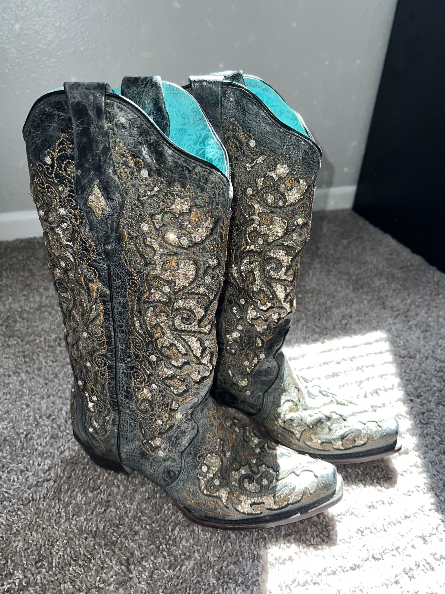 Women’s Glitter Corral Boots ✨👢