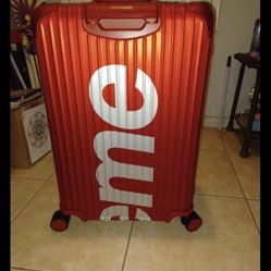 Supreme RIMOWA Topas multi wheel 82L
