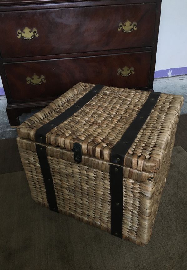 Pottery barn chest for Sale in Alta Loma, CA - OfferUp