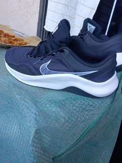 Nike legends essential 3