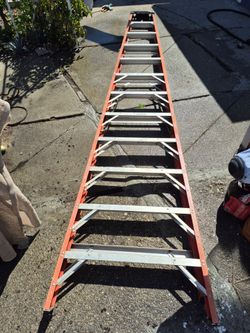 12 ft Fiberglass step ladders