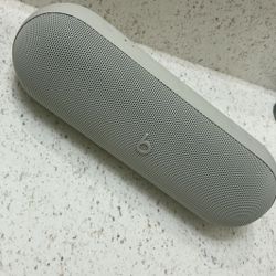 Beats x Kim Kardashian Beats Pill Speaker