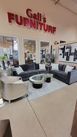 New Arrival... Casual-Transitional Living Room Set!!