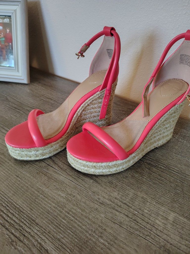 Wedge Sandal Size 7 - by JustFab