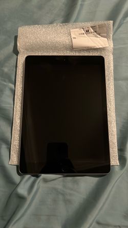 Apple iPad gen 6.    128gb of storage