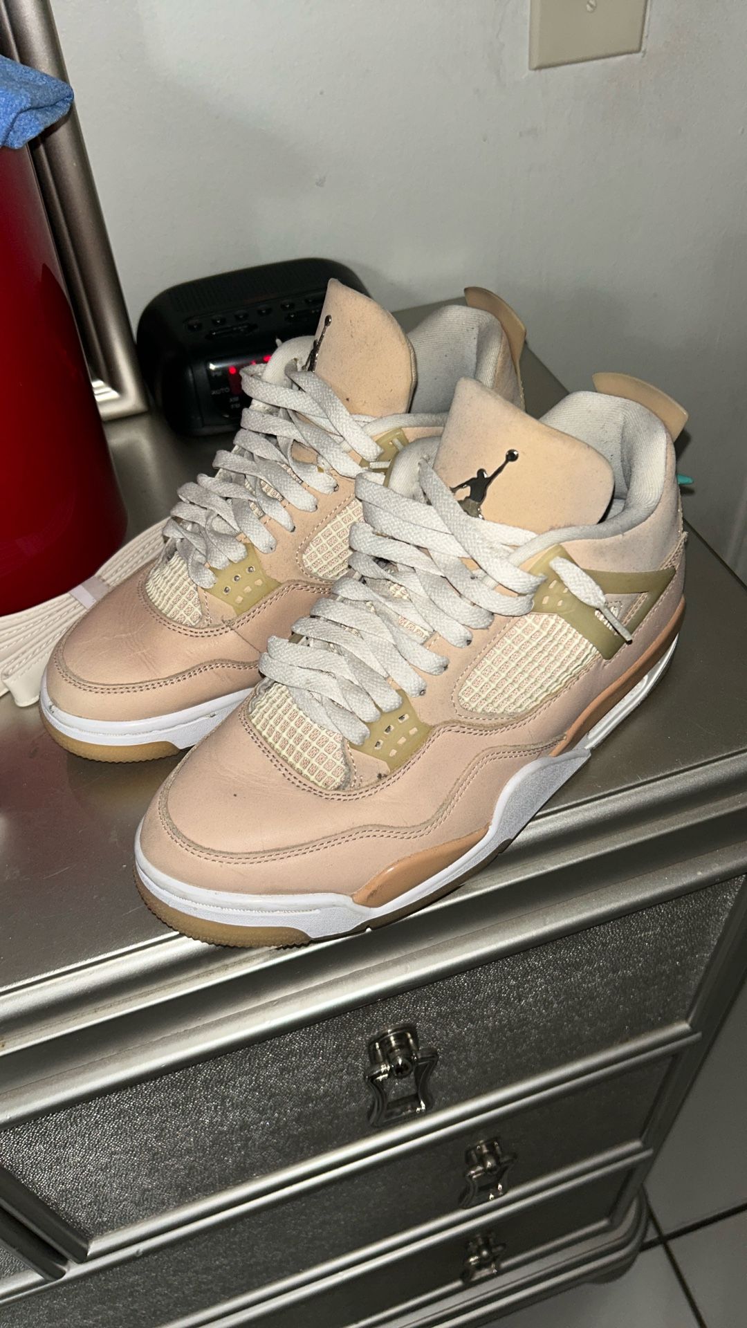JORDANS 4