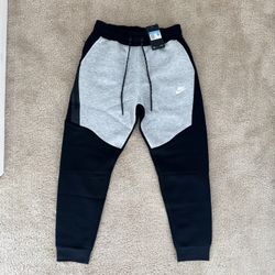 New Nike Tech Joggers Size M