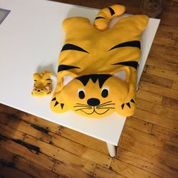 Great gift for significant one! Tiger and his small friend. Can work as a pillow to sleep on and as an adorable friend to sleep with. New.