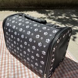 Soft Pet Carrier – Lightweight & Foldable with Mesh Ventilation  Gently used soft-sided pet carrier
