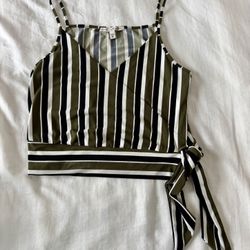 Size: xs- EXPRESS Stripped Crop Top. Colors: White, Black and Olive. Never Used.