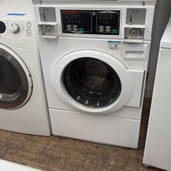 Speed Queen Laundry Center 