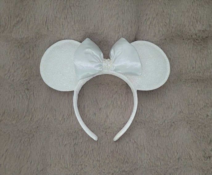 Minnie Mouse Ears White Glitter And Pearl Disney Excellent Condition Price Is Firm Cash Only