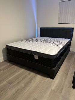 Queen bed frame with led lights/ Mattress Included.  
New in a box 
We offer same Day Delivery  


Cama Queen con Luz led Colchon Incluido
Nueva en ca