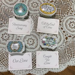 Vintage Franklin mint miniature music boxes