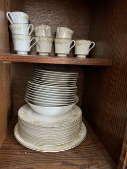 Dinnerware set